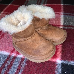 Toddler Uggs size 6